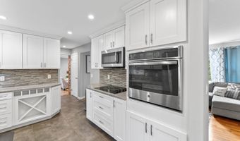 33 Ridgedale Rd, Bethel, CT 06801