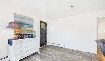 34 Beach Plum Rd, Narragansett, RI 02882