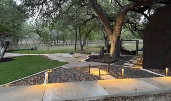 828 Shady Grv, Adkins, TX 78101