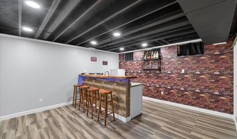 567 Brook Meadow Dr, Ballwin, MO 63021