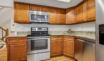 21208 HEDGEROW Ter, Ashburn, VA 20147