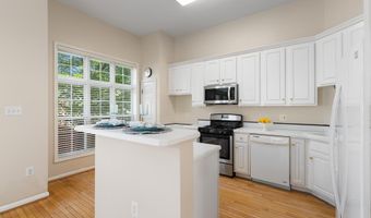 417 CLAYTON Ln, Alexandria, VA 22304