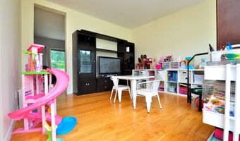 34 Chippenwood Ln, Bristol, CT 06010