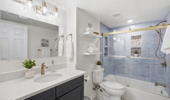 610 N WEST St N 105, Alexandria, VA 22314