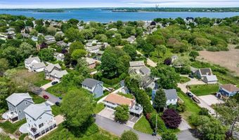 60 Brooklyn Rd, Narragansett, RI 02882