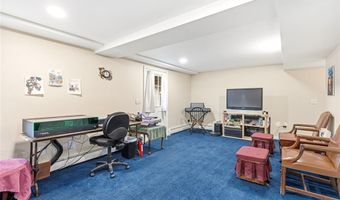 11 Southbury Rd, Cumberland, RI 02864