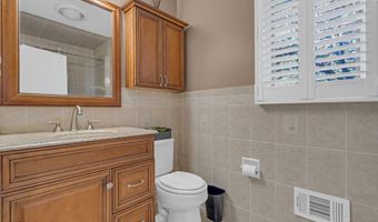 64 Harbor Inn Rd, Bayville, NJ 08721