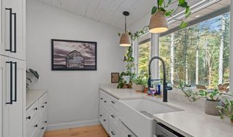 33 Slavin Path, Glocester, RI 02814