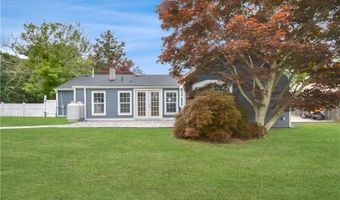 6 Sweeney Ln, Bristol, RI 02809