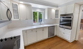 49 Kelseytown Rd, Clinton, CT 06413