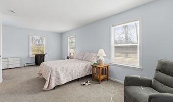 9 Evas Dr, Brookfield, CT 06804