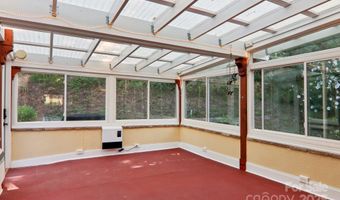 26 Ocaso Dr, Asheville, NC 28806