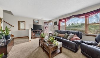 22 Connecticut Ave, Middletown, RI 02842