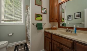 660 Birch Hollow Dr, Antioch, IL 60002