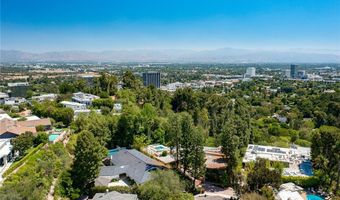 16105 Clear Oak Dr, Encino, CA 91436