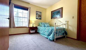 1907 Oak Tree Ln C, Austin, MN 55912