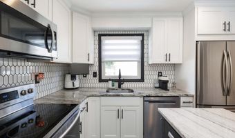 28 BIRCH St, Beachwood, NJ 08722