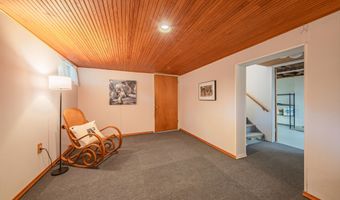 2104 S Circle Dr, Ann Arbor, MI 48103