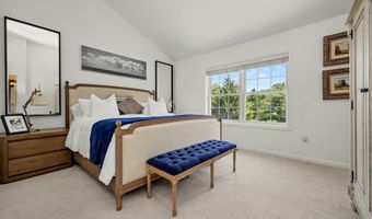 903 Larson Dr 903, Danbury, CT 06810