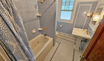 320 S 9TH St, Akron, PA 17501