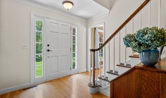 10 Buttonwood Rd, Bedford, NH 03110