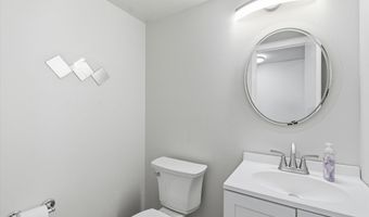 2825 Tuebingen Pkwy, Ann Arbor, MI 48105