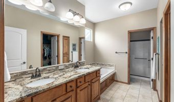 812 N Fairoaks Pl, Andover, KS 67002