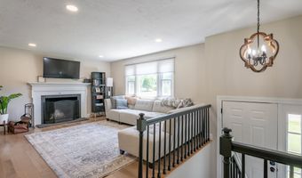 18 Dream Lake Dr, Amherst, NH 03031
