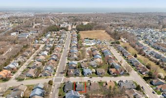 84 Chain Blvd, Bayville, NJ 08721