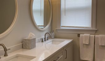 107 Woodland Ave REAR 1ST FL, Avon By The Sea, NJ 07717