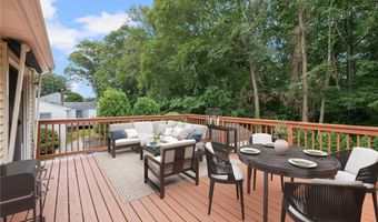 40 ROCKCREST Dr, Cranston, RI 02920