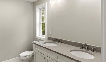 8 Stone Creek Dr, Brentwood, NH 03833