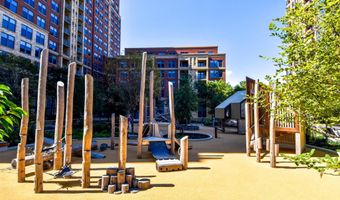 1300 S ARLINGTON RIDGE Rd 204, Arlington, VA 22202