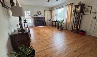 422 E Savannah St, Calhoun Falls, SC 29628