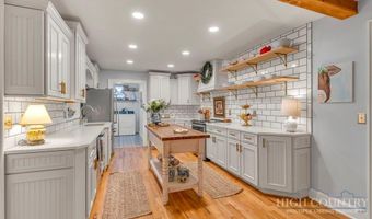 165 Leighway Ln, Banner Elk, NC 28604