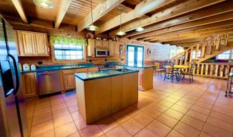 300 Round Up Ln, Bakersfield, MO 65609