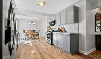 3313 S WEBSTER Ave, Allouez, WI 54301