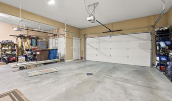 2111 Bunker Ct, Auburn, IN 46706