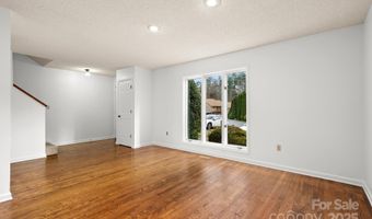 103 Pebble Creek Dr, Asheville, NC 28803