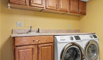 408 Abbyshire Rd, Akron, OH 44319