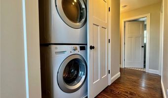 24 Stockholm St, Newport, RI 02840
