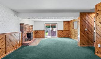 19 Midway Dr, Albany, NY 12205