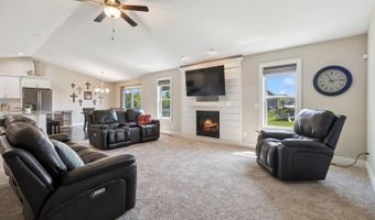 1337 S 7th St, Adel, IA 50003