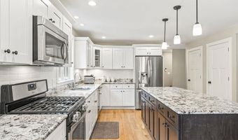 90 Village Place Dr, Barrington, NH 03825