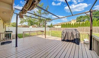 116 E Brittany Dr, Arlington Heights, IL 60004