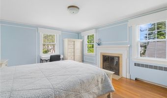2 Carvin Ct, Warwick, RI 02886