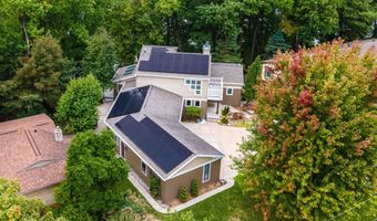 1331 N BRIARCLIFF Dr, Appleton, WI 54915