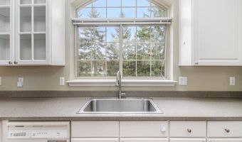 5974 Versailles Ave E, Ann Arbor, MI 48103