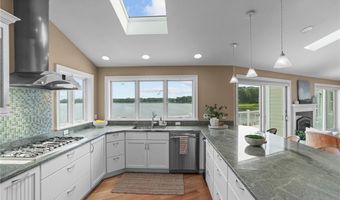 99 Boyce Ave, Barrington, RI 02806