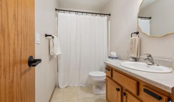 708 S 6th Ave, Brandon, SD 57005